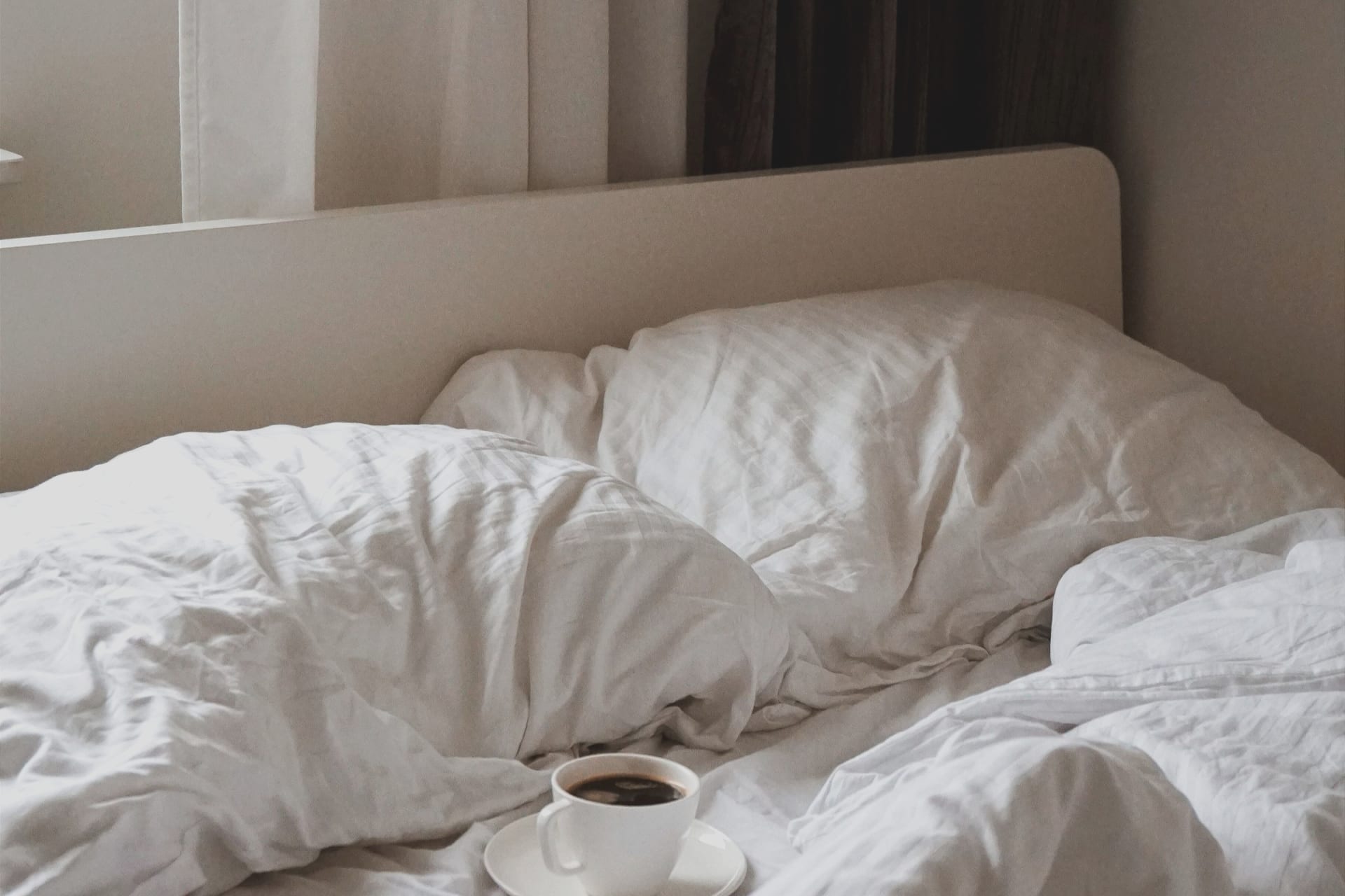 Hausstaubmilben leben vor allem in Matratzen und in der Bettwäsche, wo eine perfekte Umgebung für sie besteht. 
